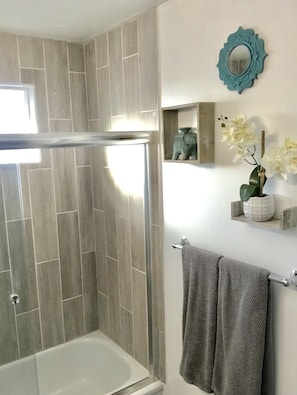 Combined shower/tub, hair dryer, towels, soap