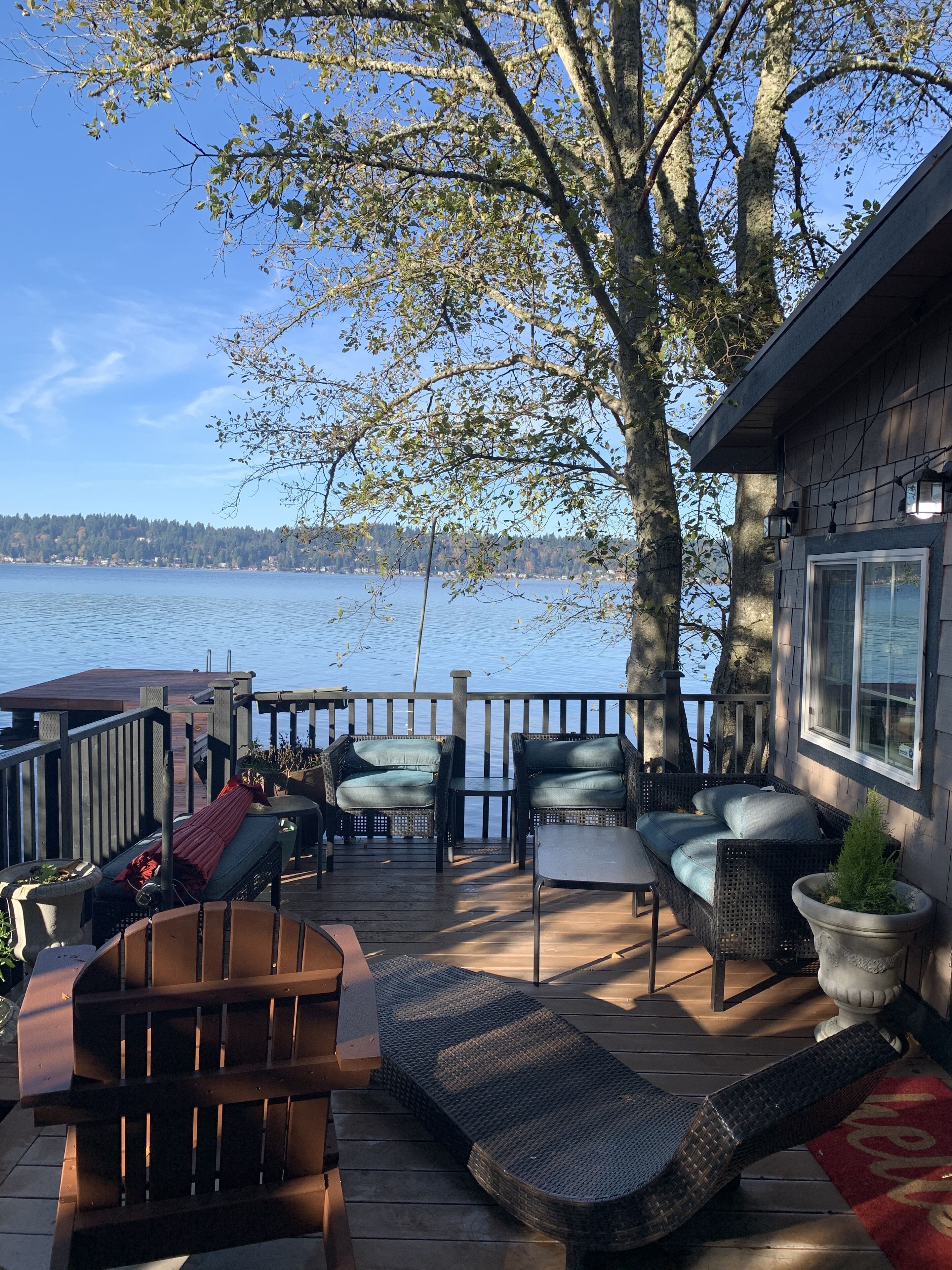 Beautiful 75+ ft. lakefront beachouse over the water with brand NEW dock!