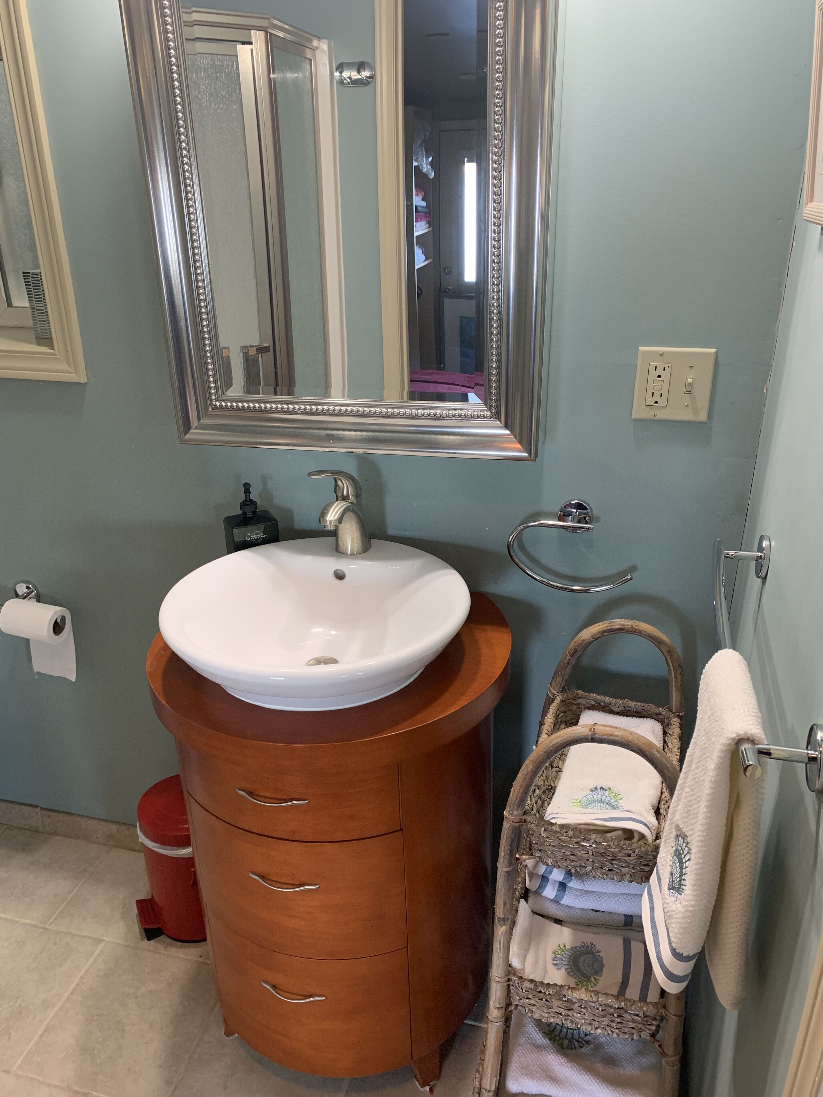 Beautiful 75+ ft. lakefront beachouse over the water with brand NEW dock!