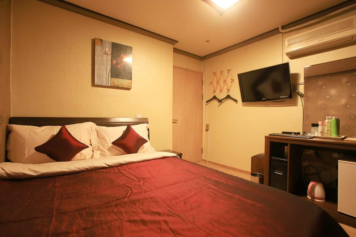 Double Room | Free WiFi