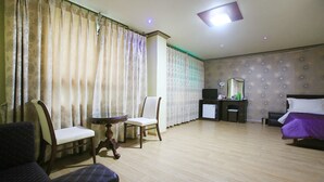 Deluxe Room | Living area - Bobos Motel (Seoul)
