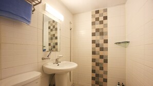Deluxe Room | Bathroom - Bobos Motel (Seoul)
