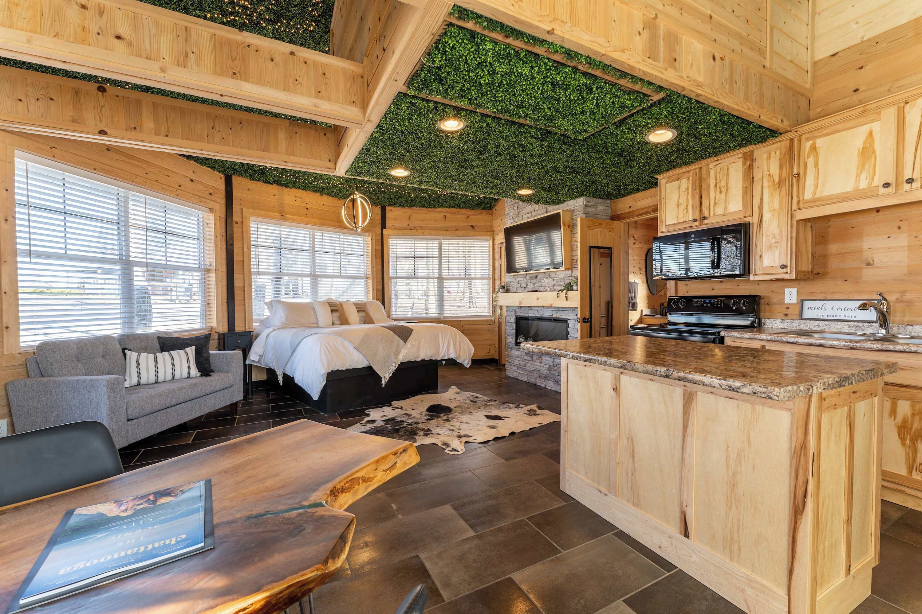 Strykjärn/strykbräda, wi-fi och sängkläder