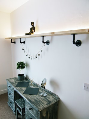 Deluxe Studio, Private Bathroom (Flat 1) | Interior - Beaverhall Holiday Apartments (Edinburgh)