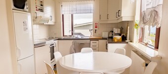 Apartment with 3 bedrooms, 1 bathroom view on sea and mountains