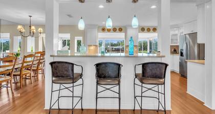 Sarasota Waterfront Paradise- Location, Location...!!