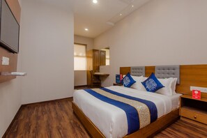 Egyptian cotton sheets, premium bedding, down duvets, memory-foam beds - Hotel Airside (Mumbai)
