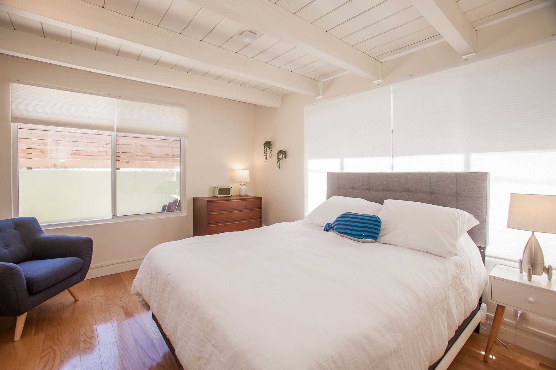 Cozy 2 Bedroom Beach Town Getaway Cottage