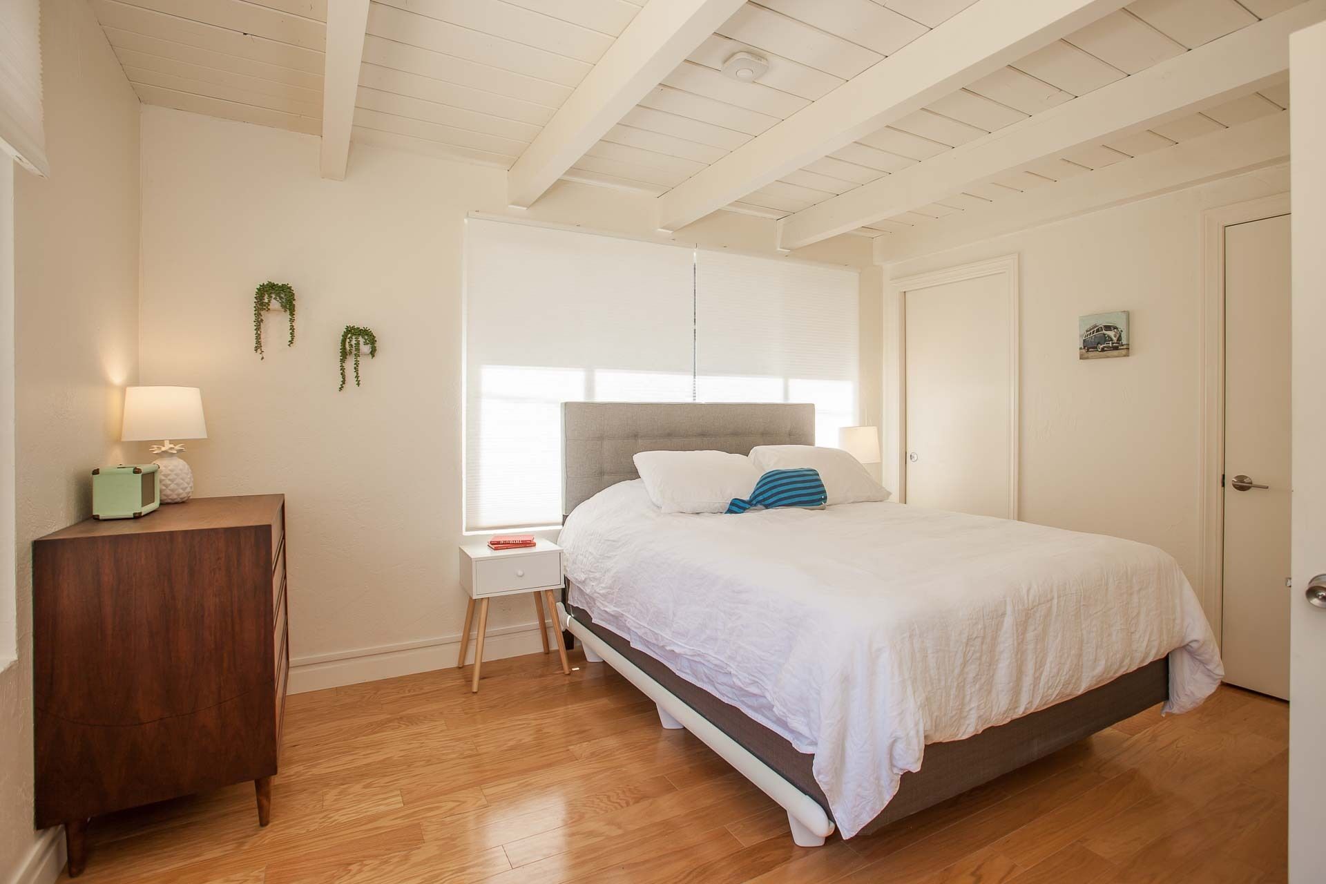 Cozy 2 Bedroom Beach Town Getaway Cottage