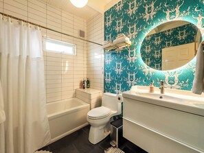 Combined shower/bathtub, hair dryer, towels, soap