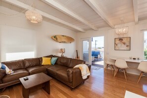 Smart-TV, videospill, bøker og stereoanlegg