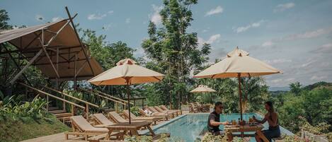 Piscine à débordement