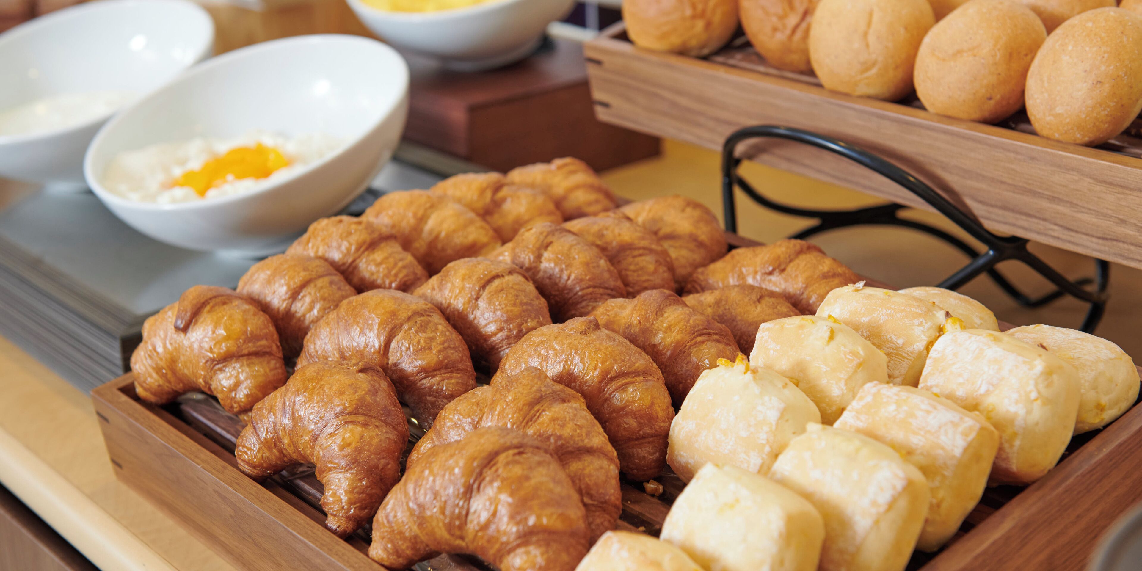 daily buffet breakfast (jpy 1500 per person)