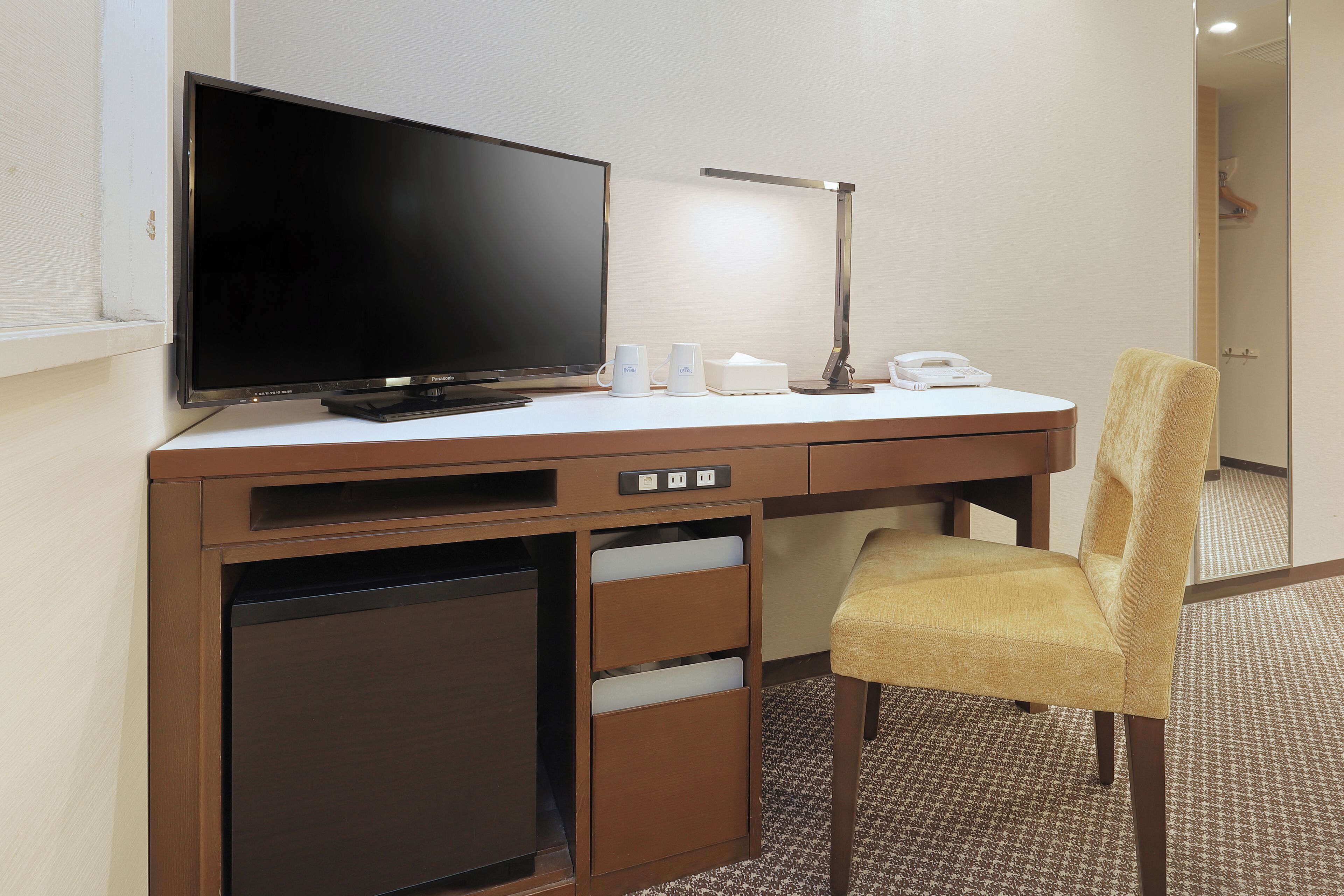 1 bedroom, desk, free wifi