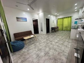 Traditional Apartment, 1 Queen Bed with Sofa bed | Room amenity