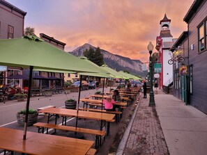 Outdoor dining - Best view of the mountain - Top Floor Mt. CB Condo - 2B/1BA (Crested Butte)