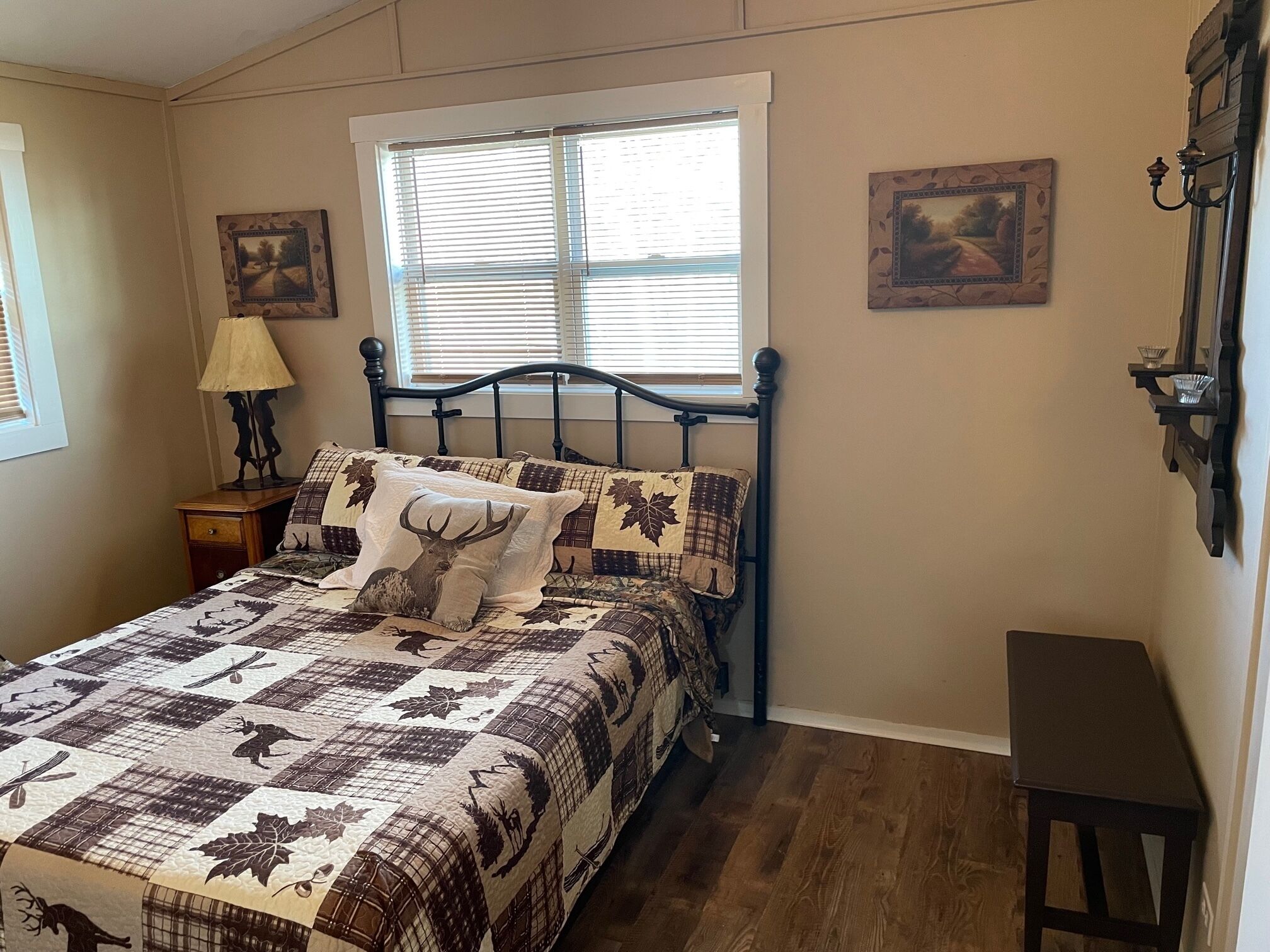 Sleep 8; hot tub, pool, playground, firepit, fishing, lake view, horse boarding