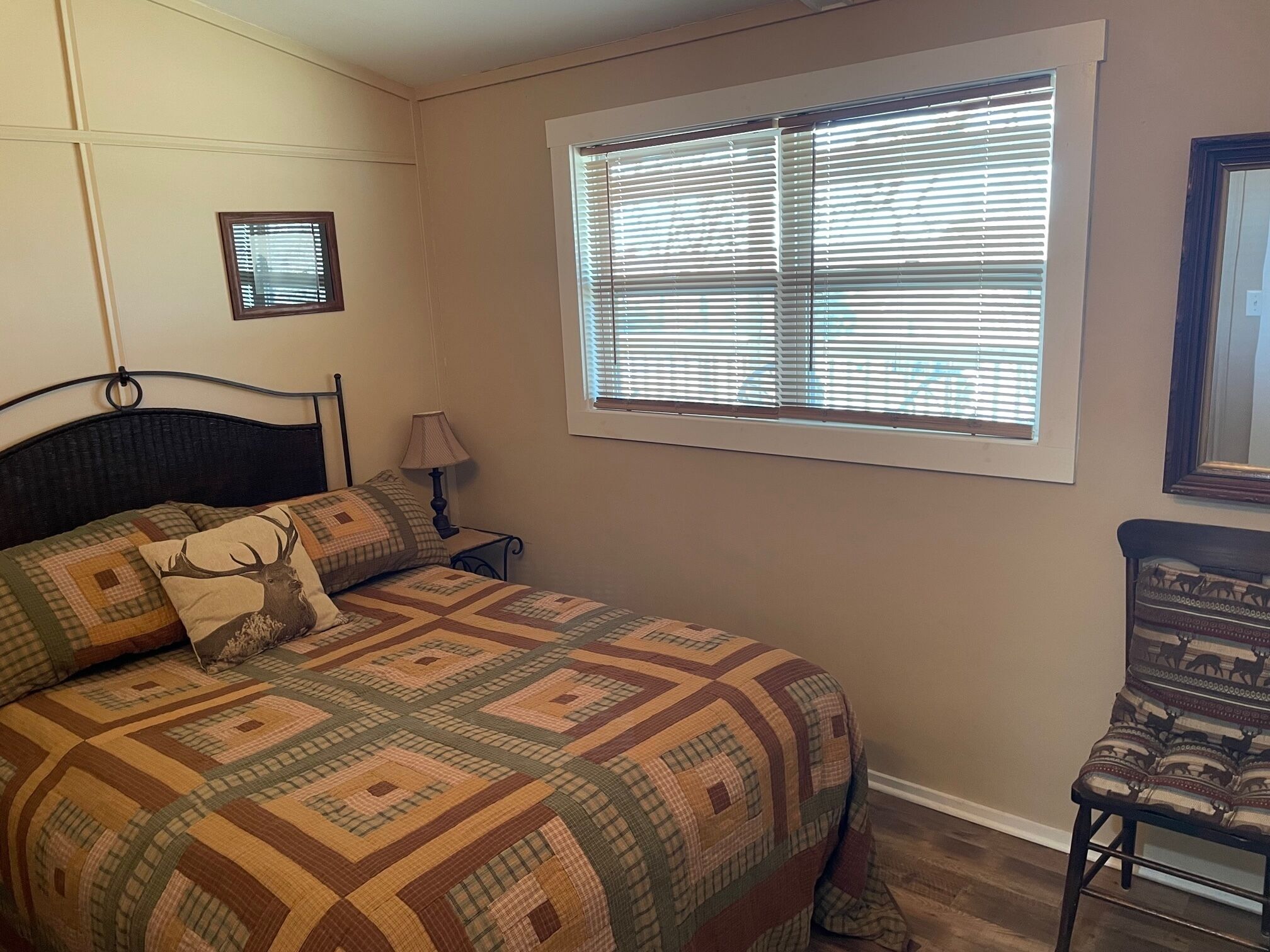 Sleep 8; hot tub, pool, playground, firepit, fishing, lake view, horse boarding