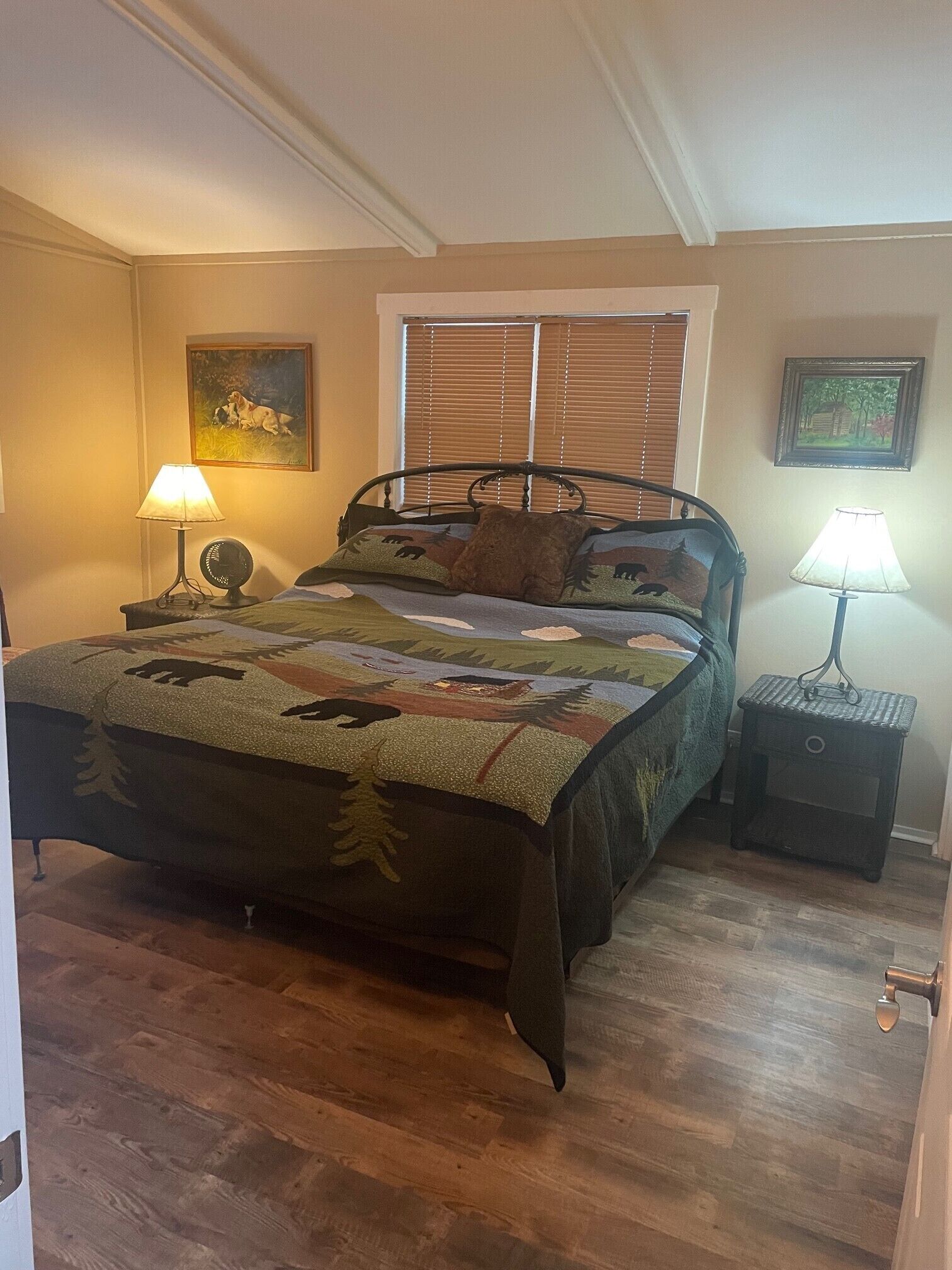 Sleep 8; hot tub, pool, playground, firepit, fishing, lake view, horse boarding