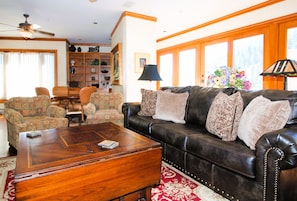Smart TV, fireplace