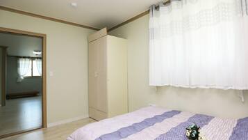 Family House (Buk Dooh Chil Sung) | 1 bedroom, free WiFi