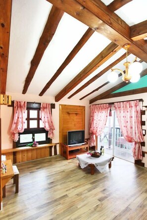 Family Studio (Jiknyeo)