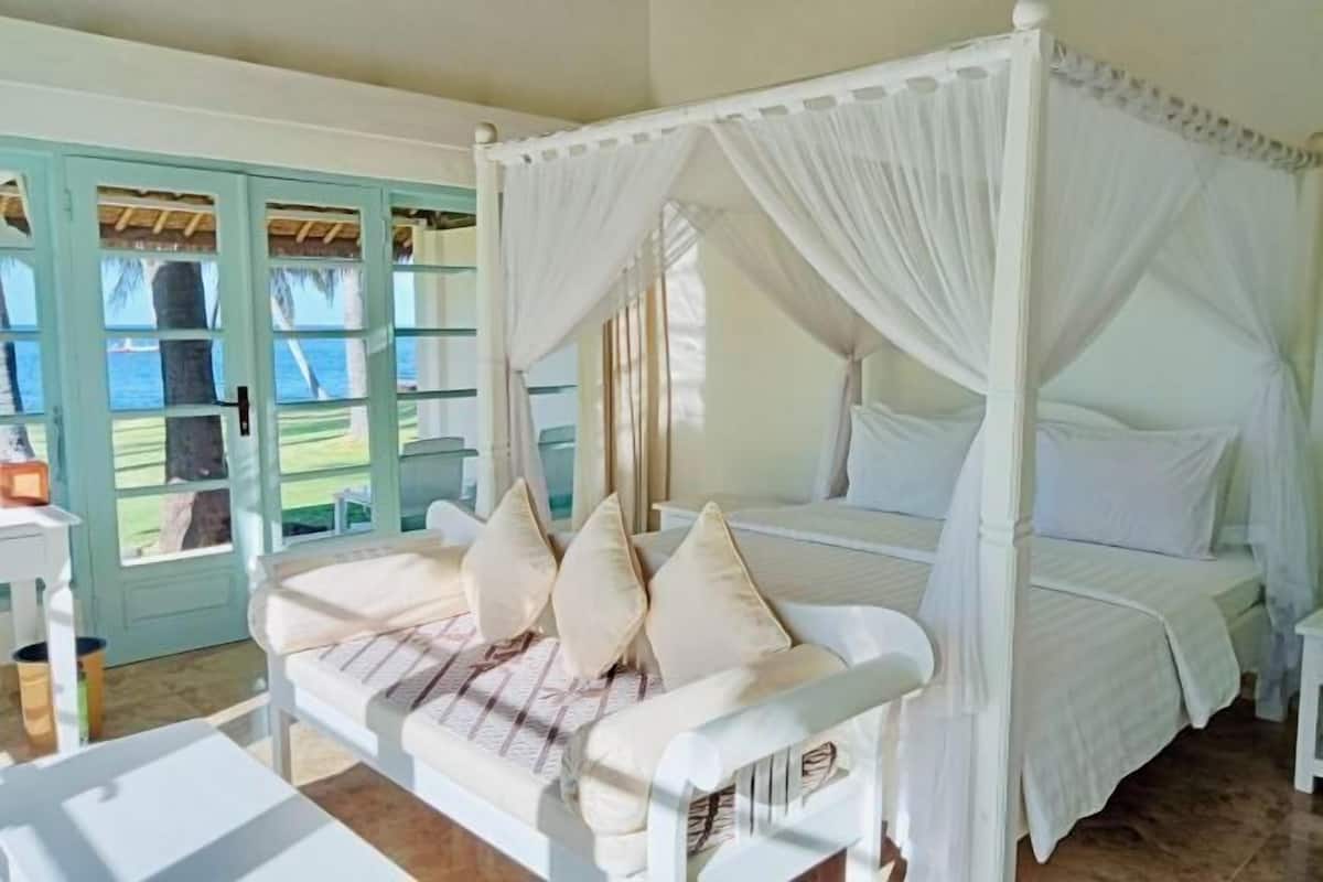 Desk, rollaway beds, free WiFi, bed sheets