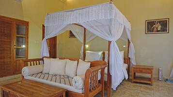 Desk, rollaway beds, free WiFi, bed sheets