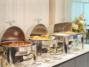 Daily buffet breakfast for a fee - First Pride Hotel (Bangkok)