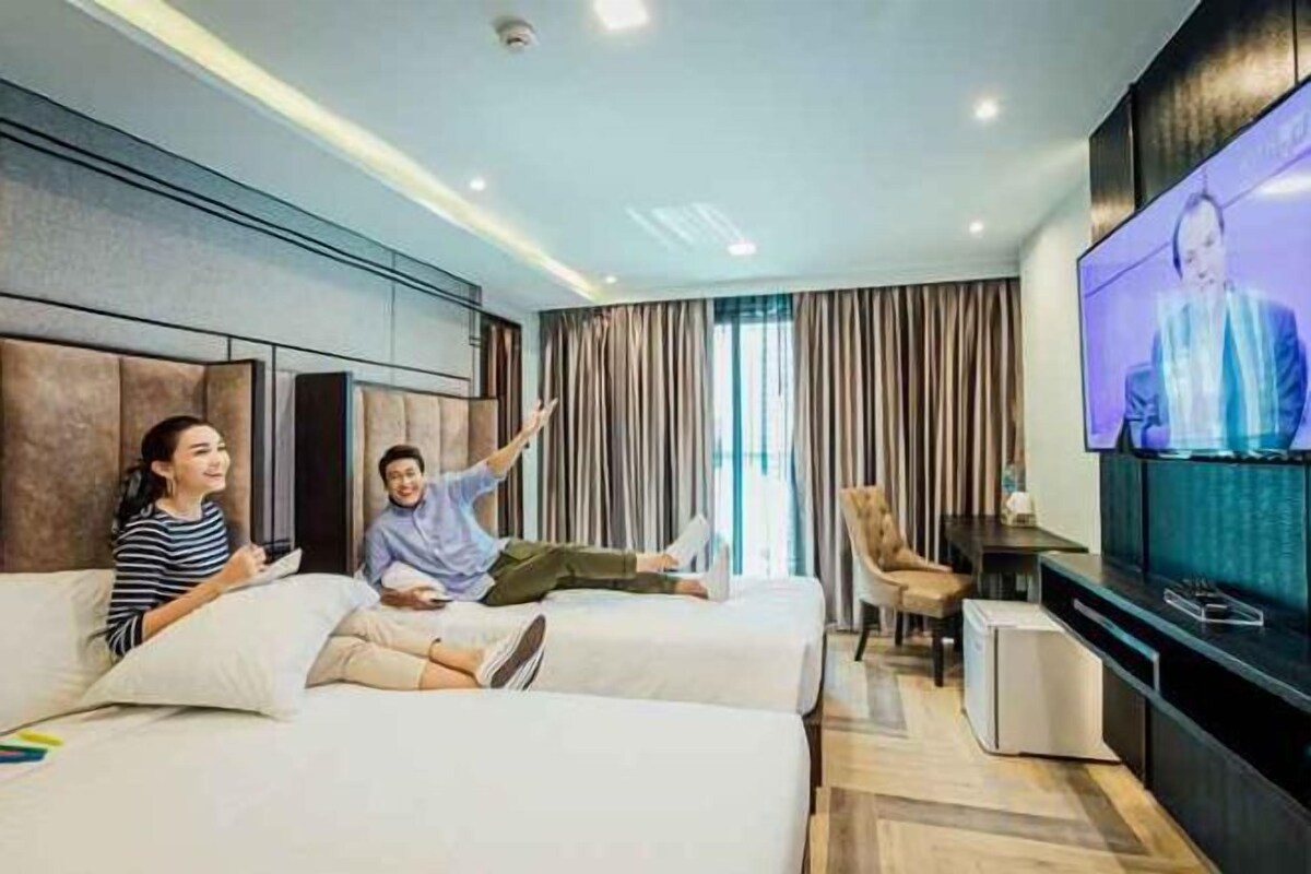 Blackout curtains, free WiFi, bed sheets