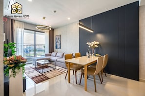 奢華公寓 | 埃及棉床單、高級寢具、記憶棉床墊、遮光窗簾/窗簾