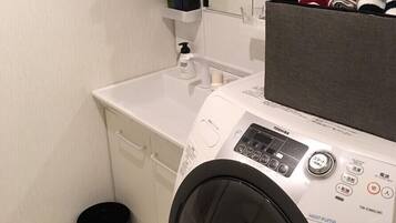 Plum Ark Apartment 402 | Laundry