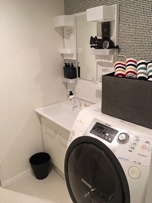 Apartemen (Plum Ark, 402) | Laundry