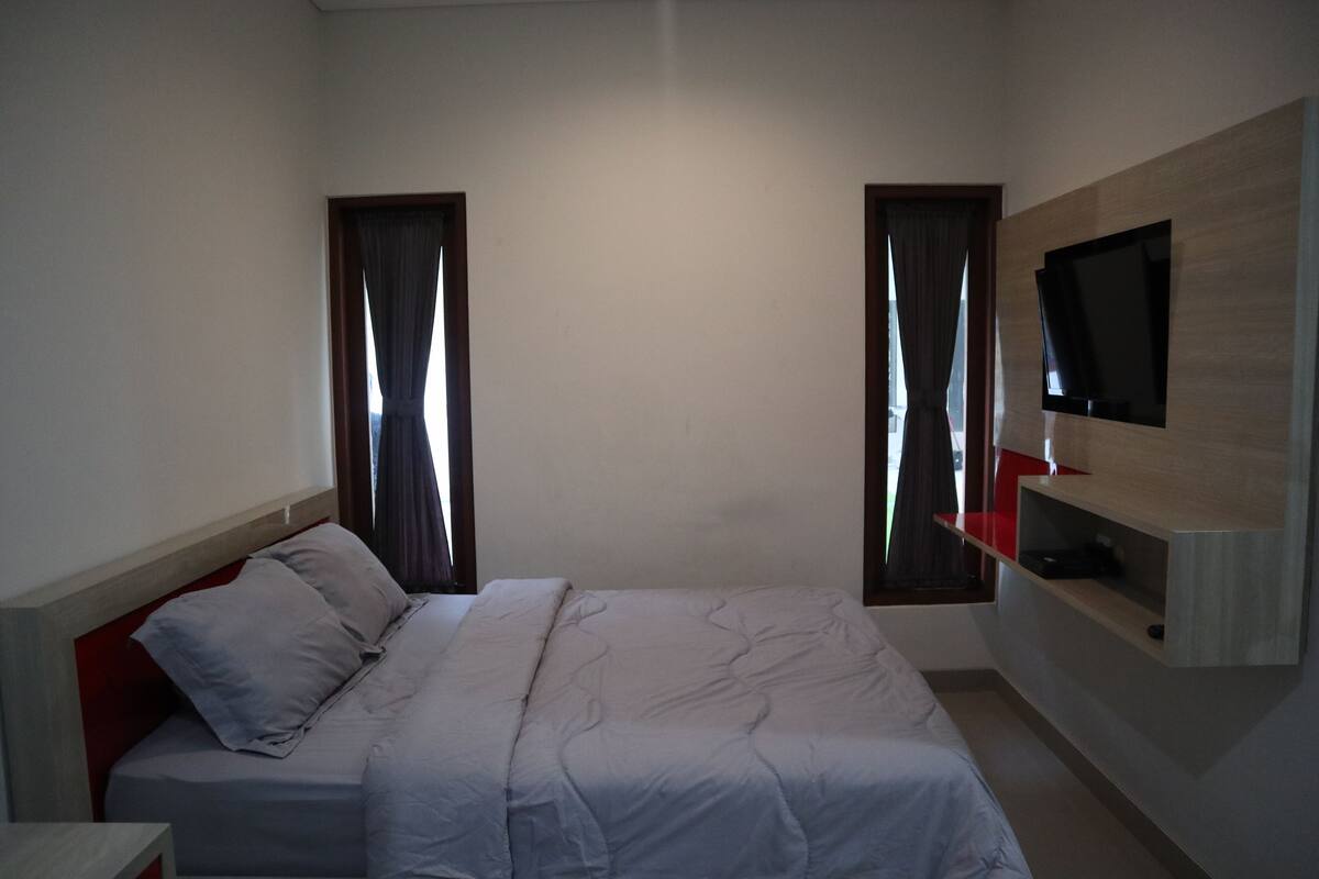 Deluxe Double Room | Minibar, desk, laptop workspace, WiFi (free)