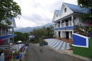 Royal Room | Street view - Camellia and Elettaria (Udumbanchola)