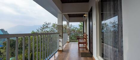 Executive Valley View Suite AC with Balcony | Balcony