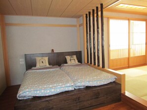 Standard Twin Room, Ocean View | Individually decorated, desk, free WiFi, bed sheets