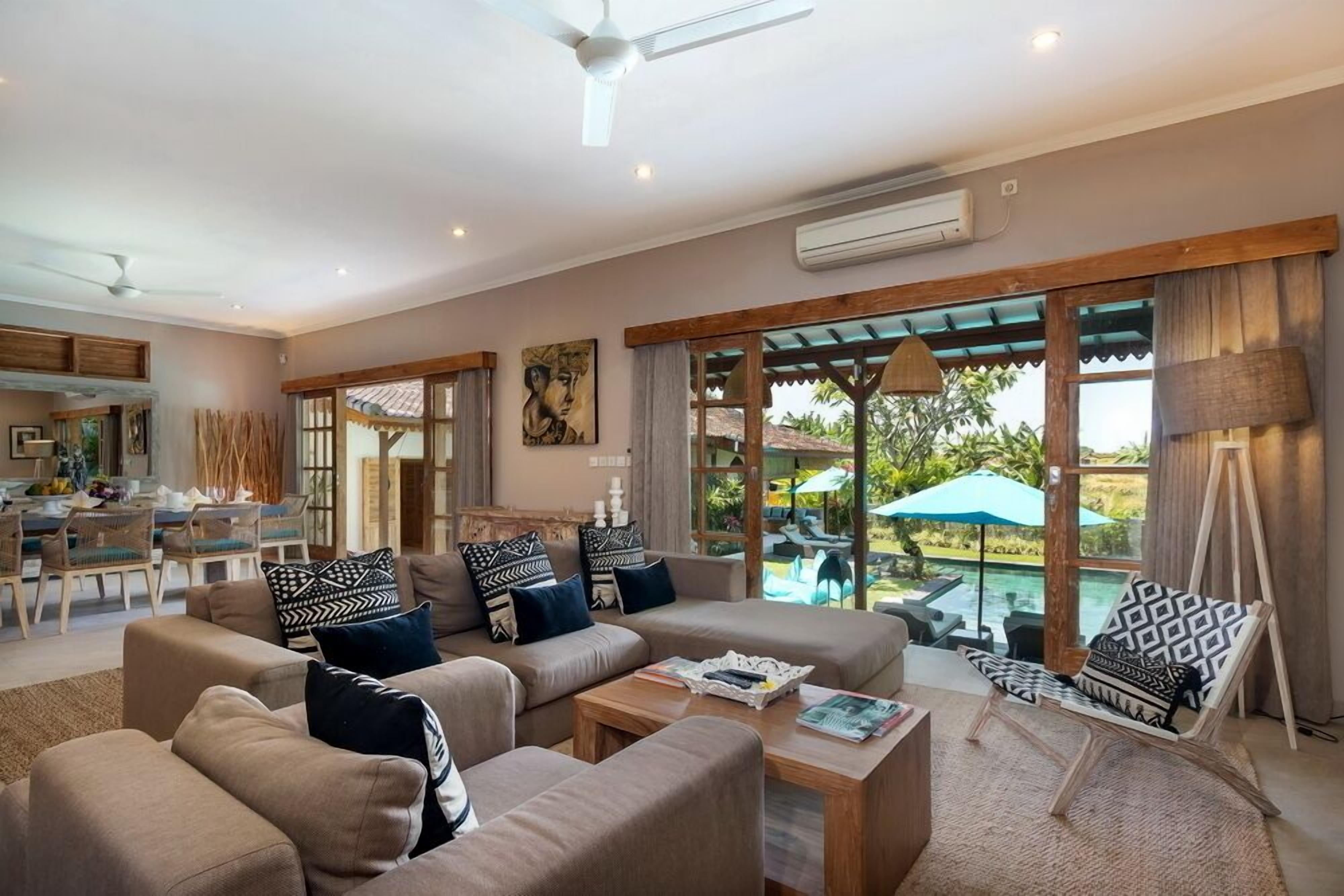 TV, mesa de pingue-pongue