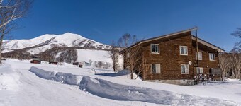 Annupuri Mountain View Lodge
