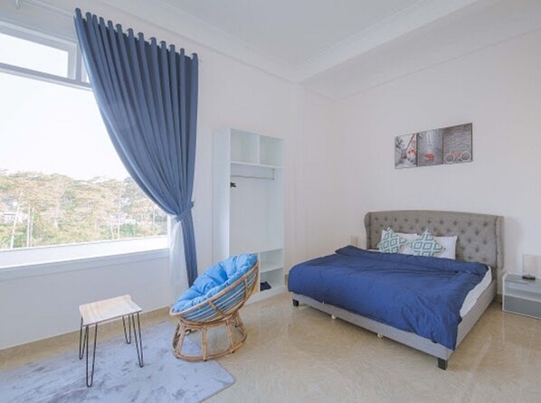 6 soverom, skrivebord, strykejern/-brett og wi-fi (inkludert)