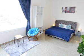 6 bedrooms, desk, iron/ironing board, free WiFi