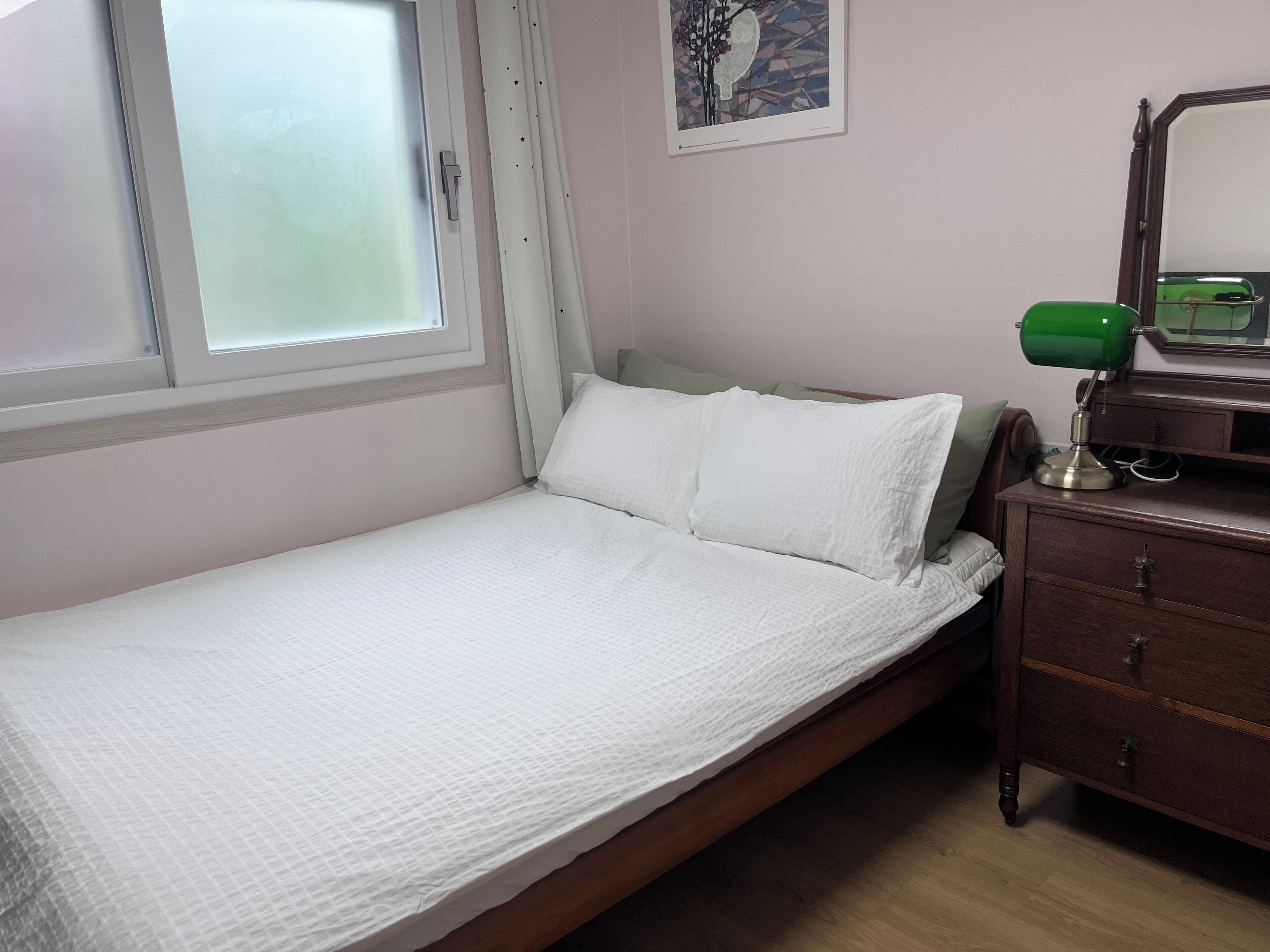 Cortinas blackout, sistema de insonorización y wifi gratis 