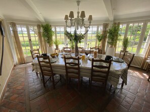 Restaurant - Le Petit Chateau De Sainte Colombe (Bouges-le-Chateau)