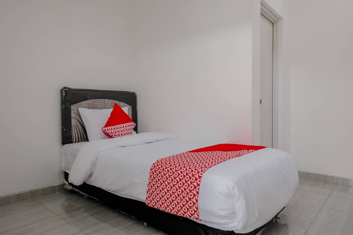 Standard Single Room | Desk, free WiFi, bed sheets