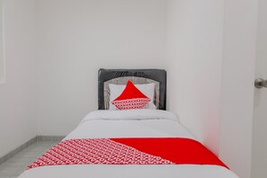 Kamar Single Standar | Meja kerja, Wi-Fi gratis, dan seprai linen