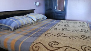 Suíte luxo, sacada | Escrivaninha, quartos à prova de som, roupa de cama