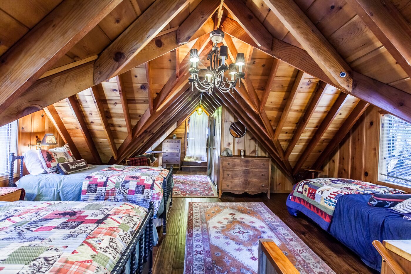 1940s Cozy, secluded cottage