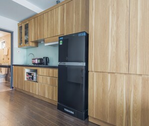 Deluxe Double Room | Dapur peribadi | Peti sejuk, ketuhar gelombang mikro, dapur, cerek elektrik 