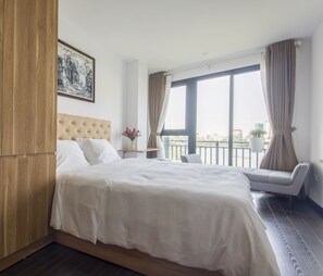 Minibar, desk, free WiFi - Scewin Nine Housing - managed by Hostesk (Hanoi)