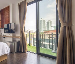 Senior-Doppelzimmer | Wohnbereich | 0-Zoll-Smart-TV mit Kabelempfang, Fernseher